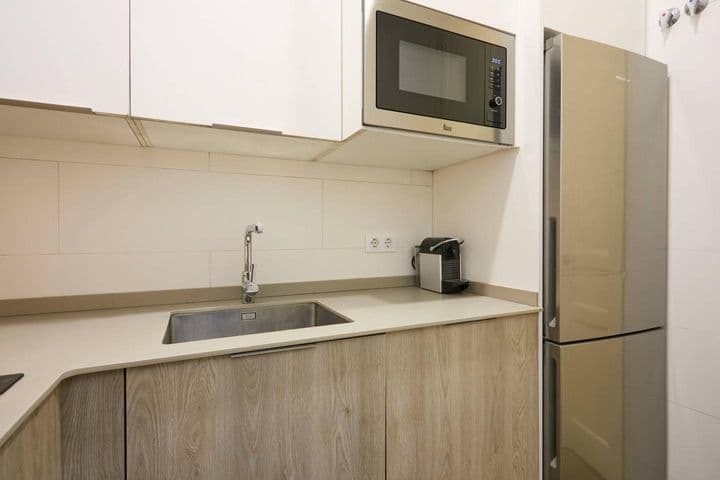 2 bedrooms apartment for rent in Sant Antoni, Spain - Image 4