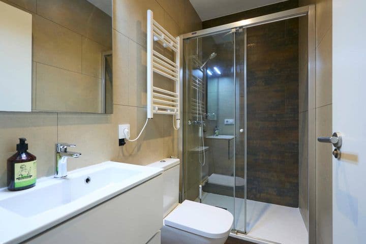 2 bedrooms apartment for rent in Sant Antoni, Spain - Image 10