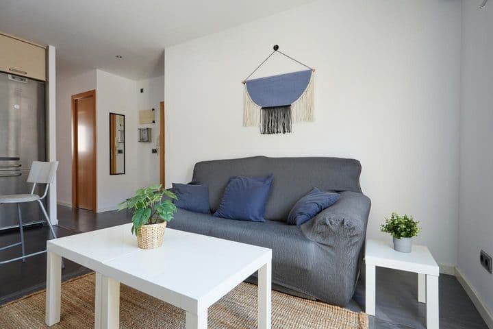 2 bedrooms apartment for rent in Sants-Montjuic, Spain - Image 4