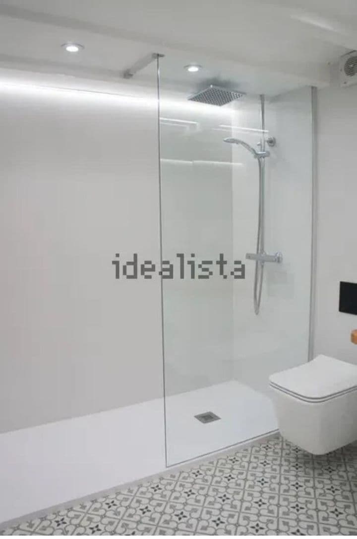 1 bedroom apartment for rent in Ciutat Antigua, Spain - Image 6