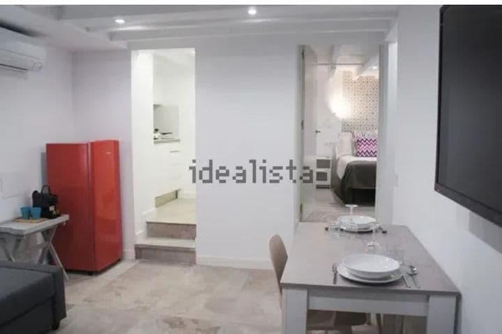 1 bedroom apartment for rent in Ciutat Antigua, Spain - Image 9