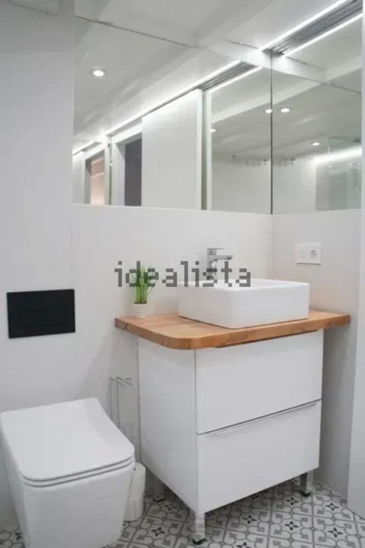 1 bedroom apartment for rent in Ciutat Antigua, Spain - Image 10