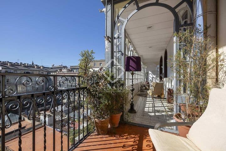 4 bedrooms apartment for rent in Barcelona, Spain - Image 11