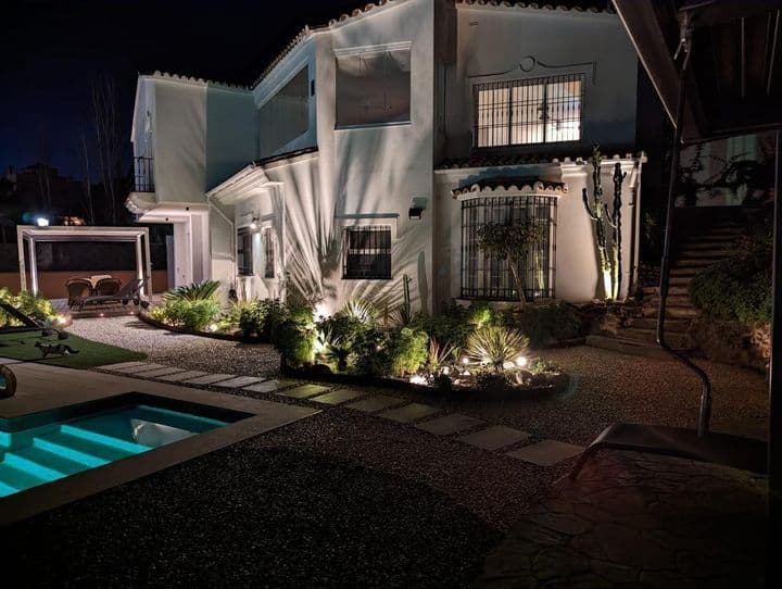 5 bedrooms house for rent in Marbella, Spain - Image 3