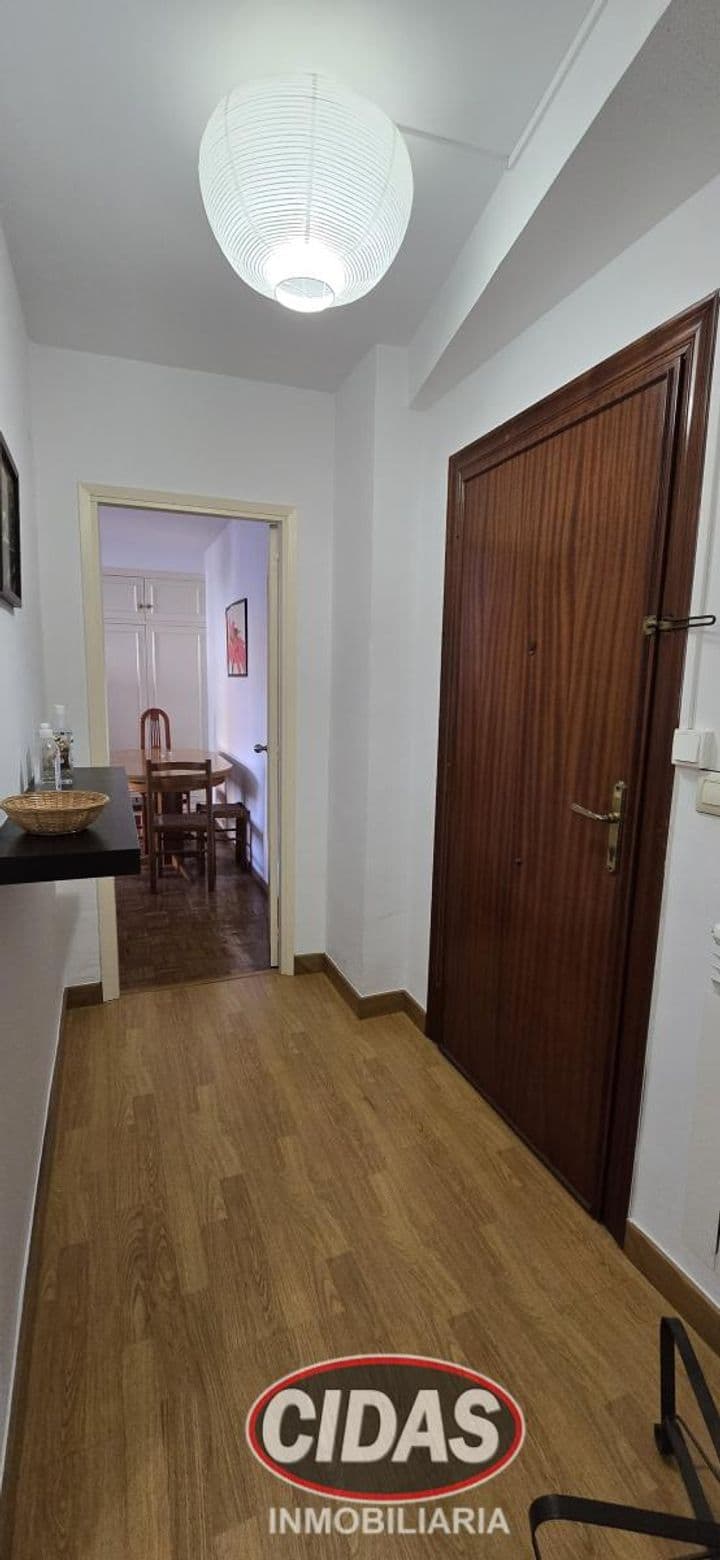 3 bedrooms apartment for rent in Oviedo, Spain - Image 4