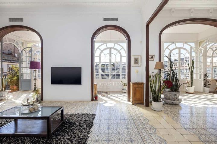 4 bedrooms apartment for rent in Barcelona, Spain - Image 2