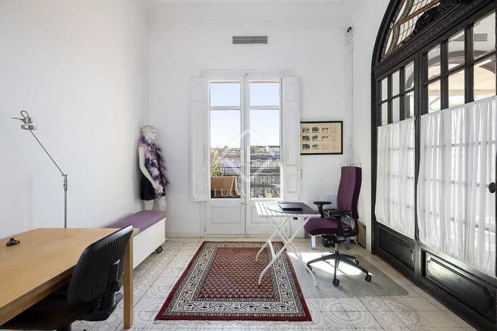 4 bedrooms apartment for rent in Barcelona, Spain - Image 9