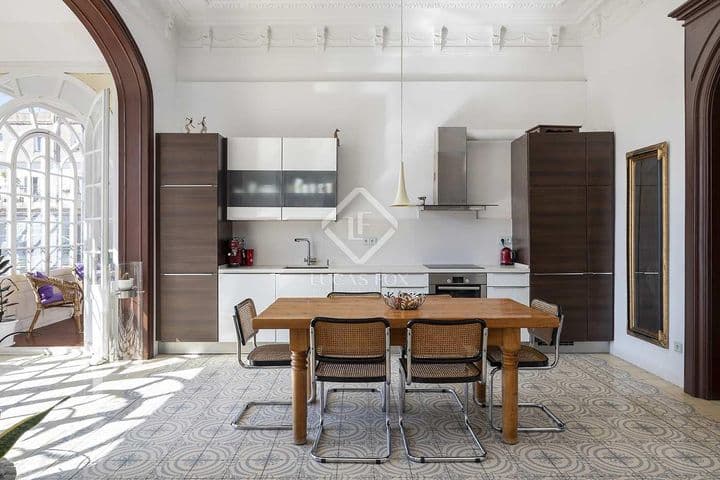 4 bedrooms apartment for rent in Barcelona, Spain - Image 5