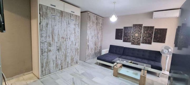 1 bedroom apartment for rent in Parque de la Paloma, Spain - Image 7