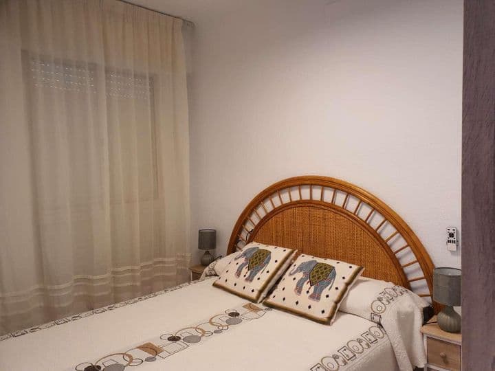 1 bedroom apartment for rent in Centro Internacional, Spain - Image 8