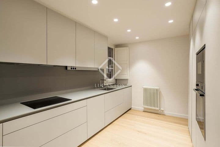 4 bedrooms apartment for rent in Barcelona, Spain - Image 7