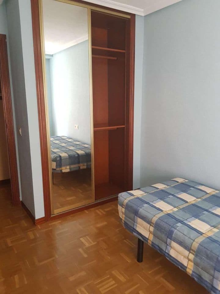 3 bedrooms apartment for rent in Salamanca, Spain - Image 11