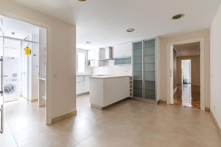 5 bedrooms apartment for rent in Hortaleza, Spain - Image 9