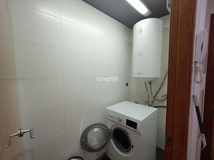 2 bedrooms apartment for rent in Lleida, Spain - Image 11