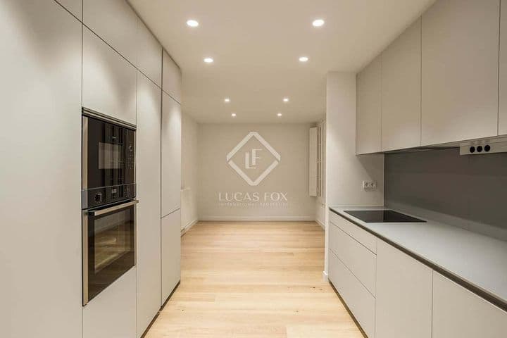 4 bedrooms apartment for rent in Barcelona, Spain - Image 8