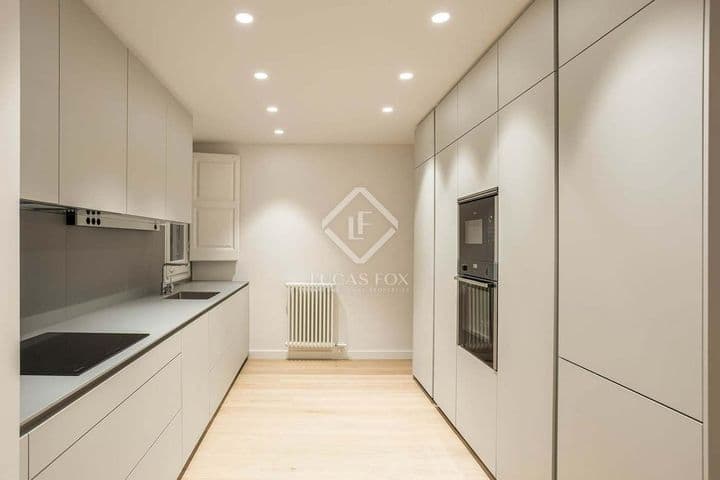 4 bedrooms apartment for rent in Barcelona, Spain - Image 6