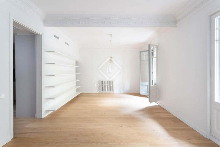 4 bedrooms apartment for rent in Barcelona, Spain - Image 4