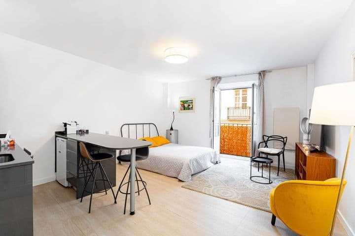 1 bedroom apartment for sale in Madrid, Spain - Image 6