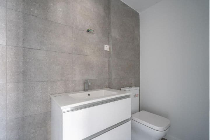 1 bedroom apartment for sale in Area Metropolitana de Madrid, Spain - Image 5