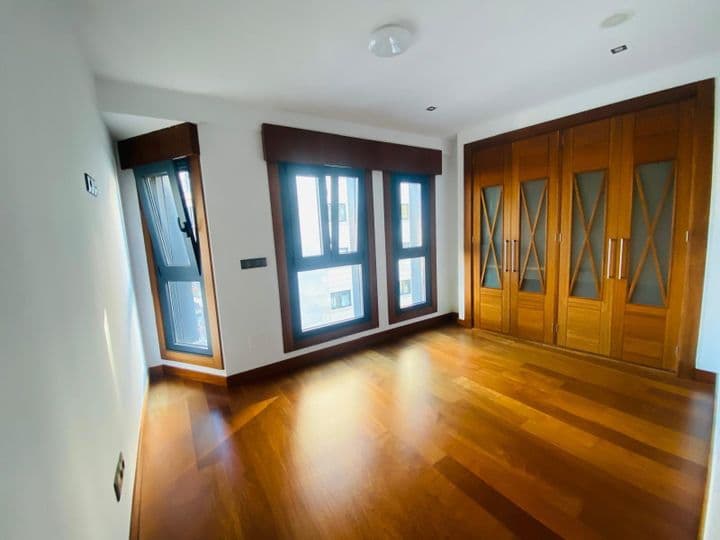 3 bedrooms apartment for rent in Vigo, Spain - Image 9