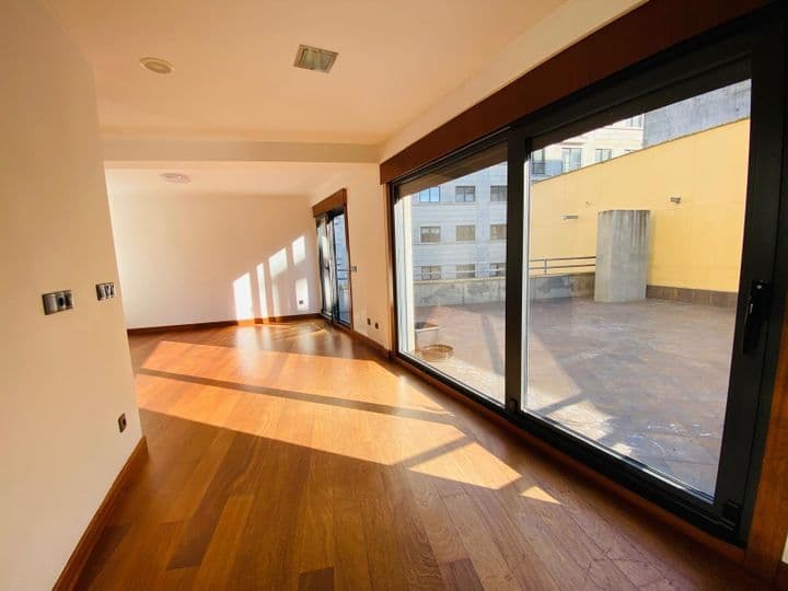 3 bedrooms apartment for rent in Vigo, Spain - Image 2