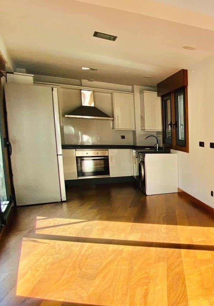 3 bedrooms apartment for rent in Vigo, Spain - Image 3