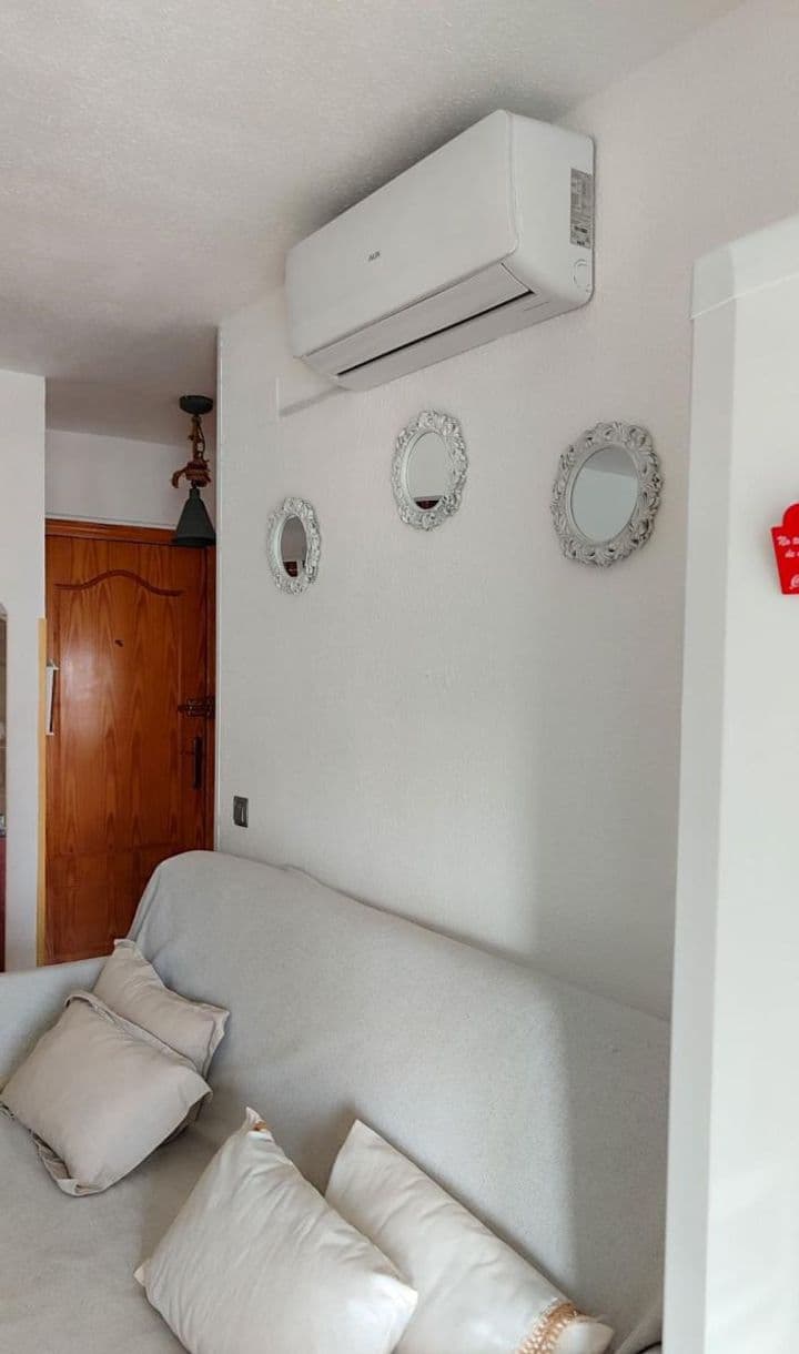 1 bedroom apartment for rent in Playa de los Locos, Spain - Image 3