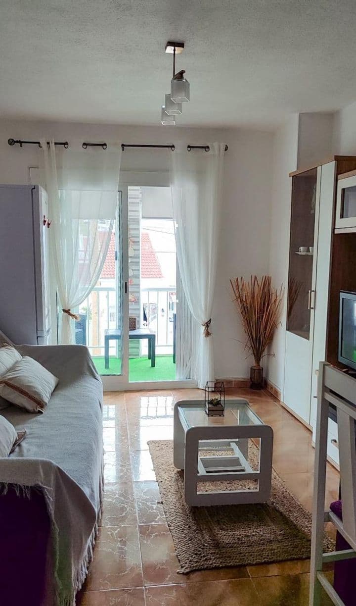 1 bedroom apartment for rent in Playa de los Locos, Spain - Image 2