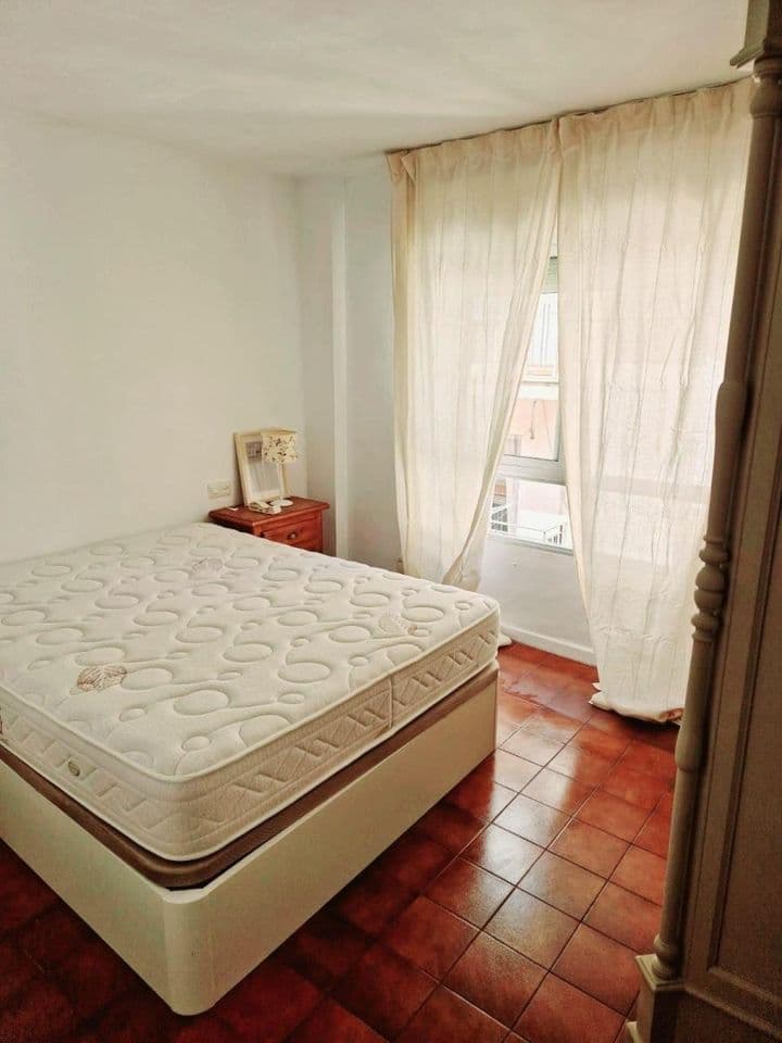 1 bedroom apartment for rent in Centro-Sagrario, Spain - Image 3