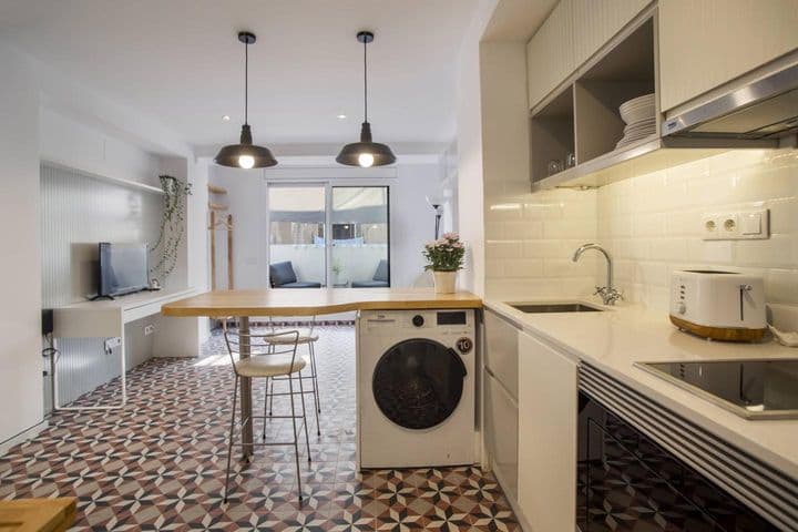 1 bedroom apartment for rent in Ciutat Vella, Spain - Image 8