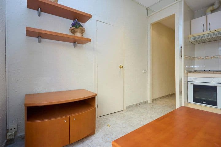 1 bedroom apartment for rent in Ciutat Vella, Spain - Image 4