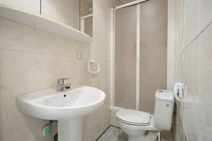 1 bedroom apartment for rent in Ciutat Vella, Spain - Image 12