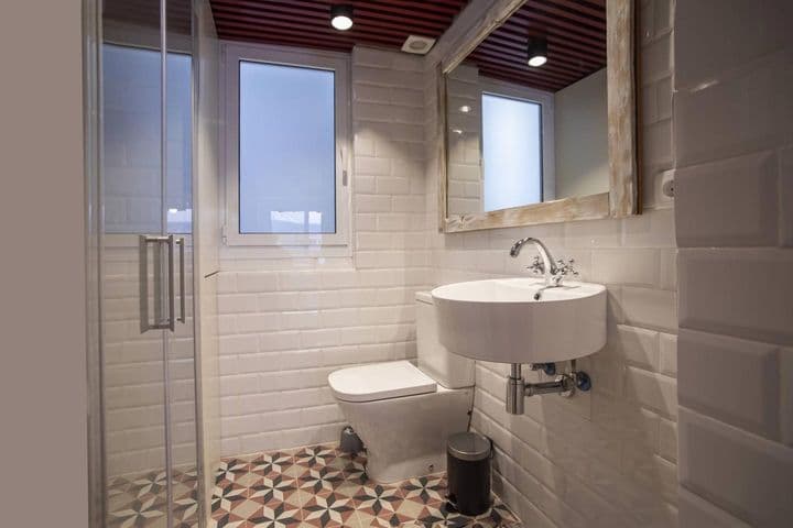 1 bedroom apartment for rent in Ciutat Vella, Spain - Image 12