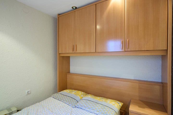 1 bedroom apartment for rent in Ciutat Vella, Spain - Image 8