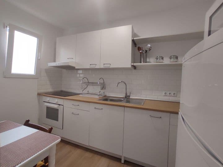 1 bedroom apartment for rent in Ciudad Alta, Spain - Image 3