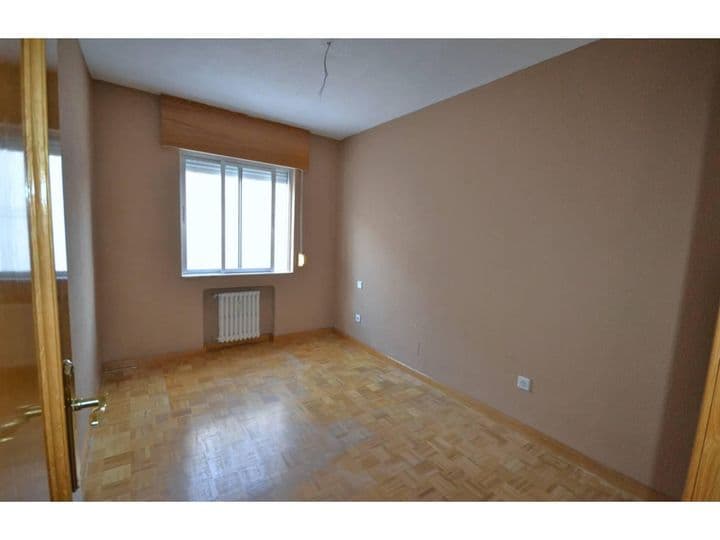 4 bedrooms apartment for rent in Palencia, Spain - Image 3