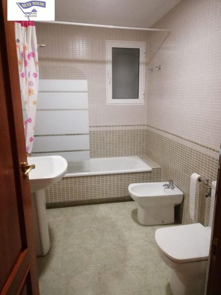 2 bedrooms apartment for rent in Albacete, Spain - Image 5