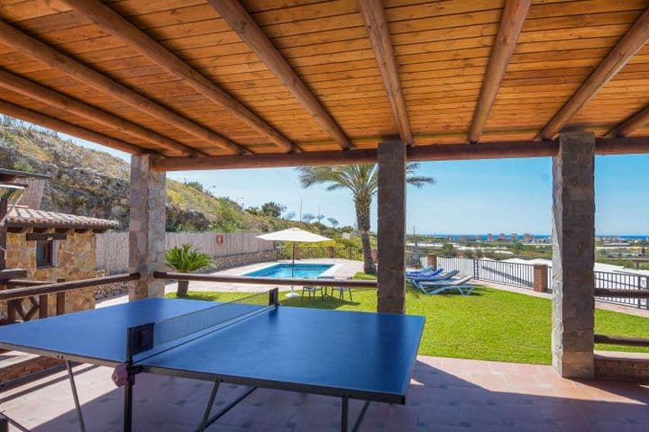 2 bedrooms house for rent in Torrox Costa, Spain - Image 2