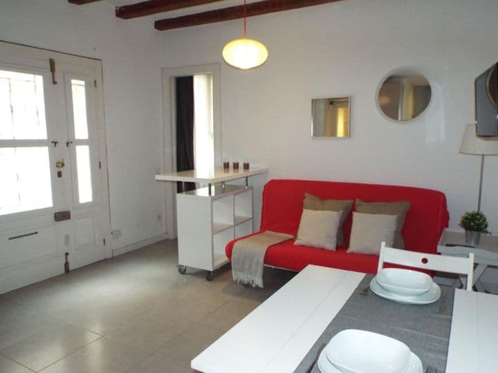 1 bedroom apartment for rent in Ciutat Vella, Spain - Image 2