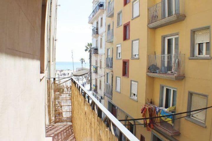 1 bedroom apartment for rent in Ciutat Vella, Spain - Image 2