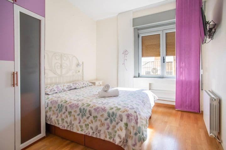 1 bedroom apartment for rent in Eixample, Spain - Image 8