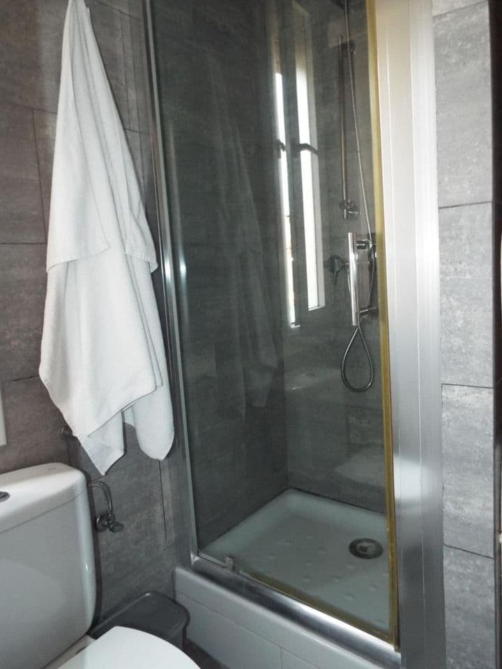 1 bedroom apartment for rent in Ciutat Vella, Spain - Image 12