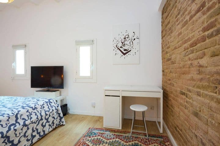 1 bedroom apartment for rent in Esquerra de lEixample, Spain - Image 9