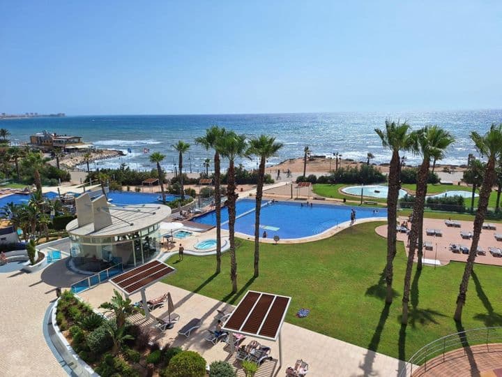 2 bedrooms apartment for rent in Punta Prima, Spain - Image 2