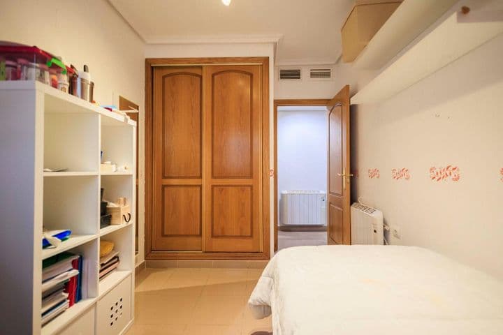 4 bedrooms apartment for rent in Centro, Spain - Image 12