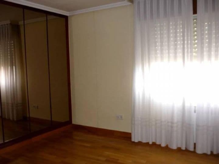 3 bedrooms apartment for rent in Valladolid, Spain - Image 5