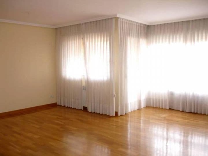 3 bedrooms apartment for rent in Valladolid, Spain - Image 2