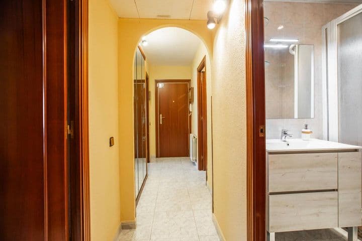 2 bedrooms apartment for rent in Sants-Montjuic, Spain - Image 10