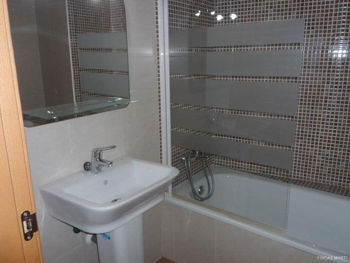 2 bedrooms house for rent in Centre, Spain - Image 4