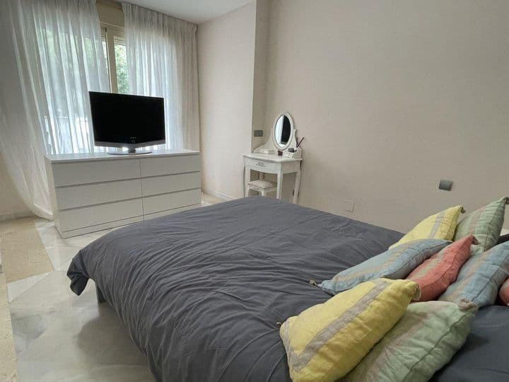 2 bedrooms apartment for rent in Aloha, Spain - Image 12